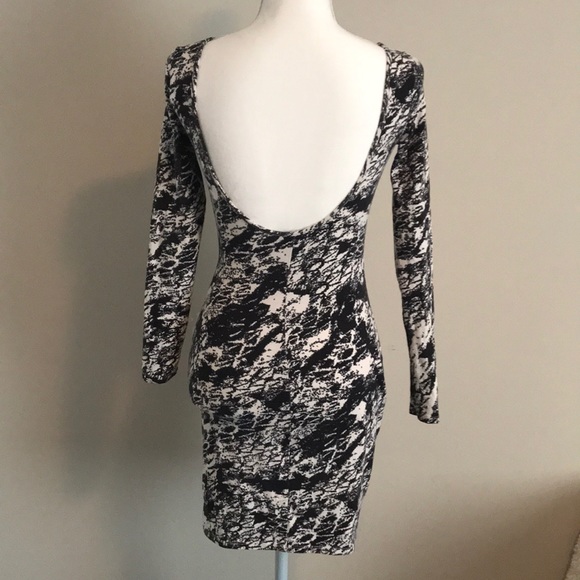 MODA INTERNATIONAL Mid-Black & White dress - Picture 2 of 3